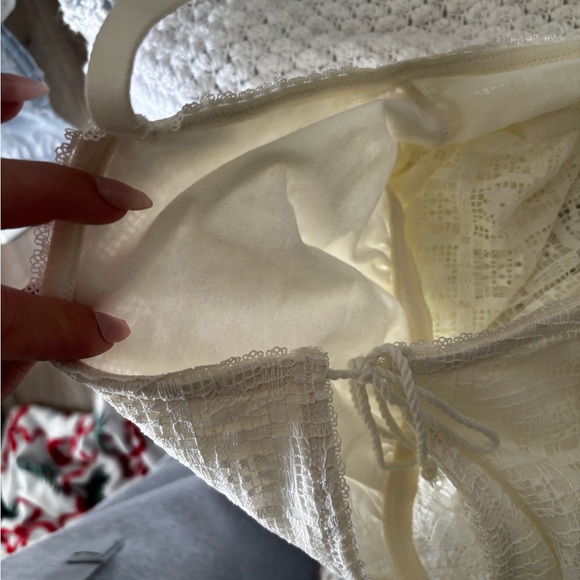 Aerie Cream Lace Cropped Camisole Top with built-in cups - Picture 3 of 4